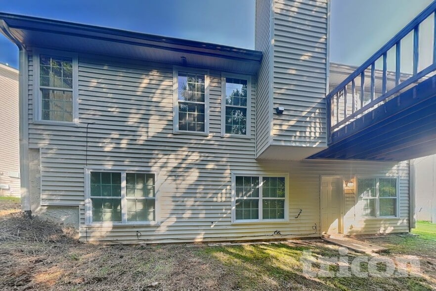 Building Photo - 5743 Village Loop