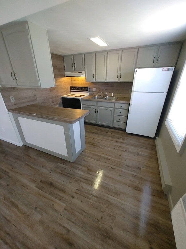 Building Photo - 5 Orchard Park