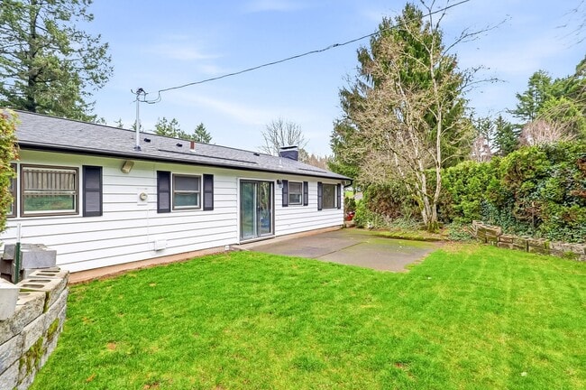 Building Photo - Charming Lake Oswego Home on Large Corner Lot – 3BR, 2.5BA + Bonus Room