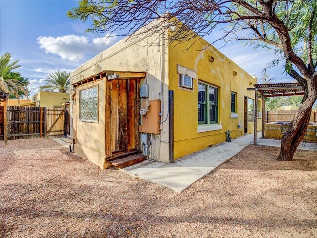 Building Photo - 2 Bedroom 2 Bathroom