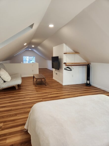 Building Photo - 21 Roberta Rd