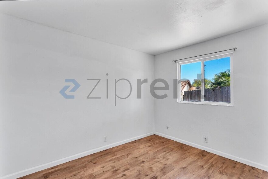 Building Photo - Unit