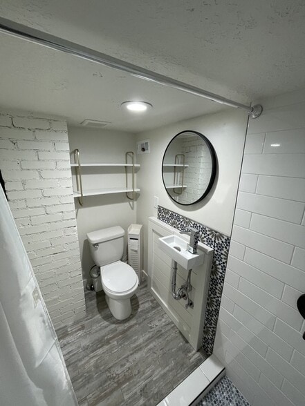 Building Photo - 836 E 400 N