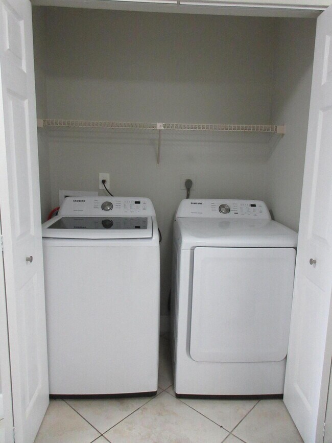 Building Photo - 4111 NW 114th Ave