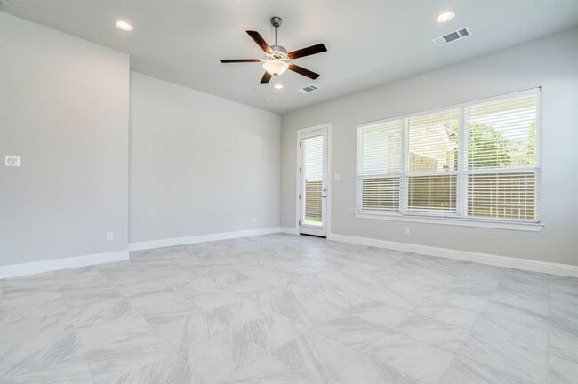 Building Photo - 600 C-Bar Ranch Trl