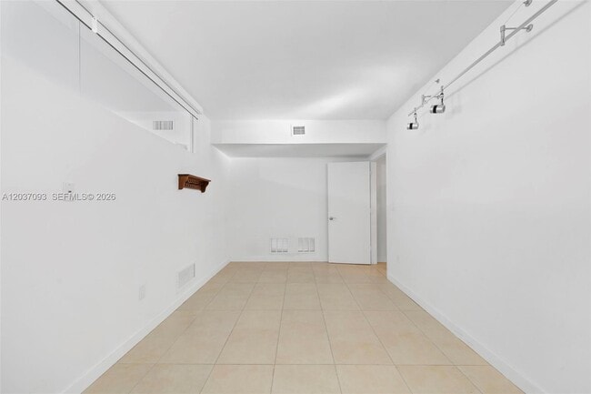 Building Photo - 181 Crandon Blvd