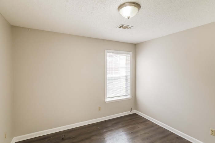 Building Photo - 8747 Rolling Hills Dr