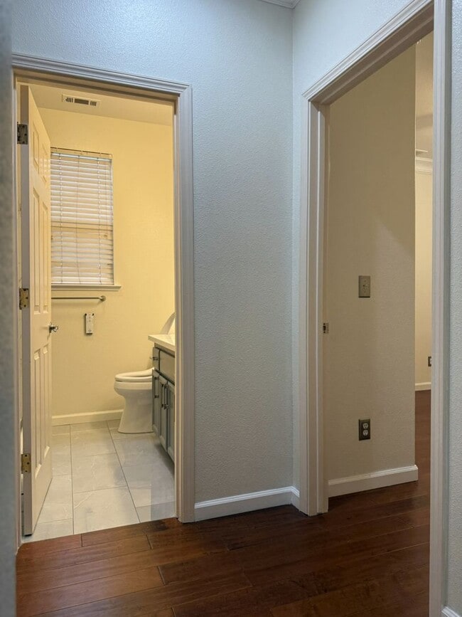 Building Photo - Lovely 5/3 with a desirable downstairs bedroom.