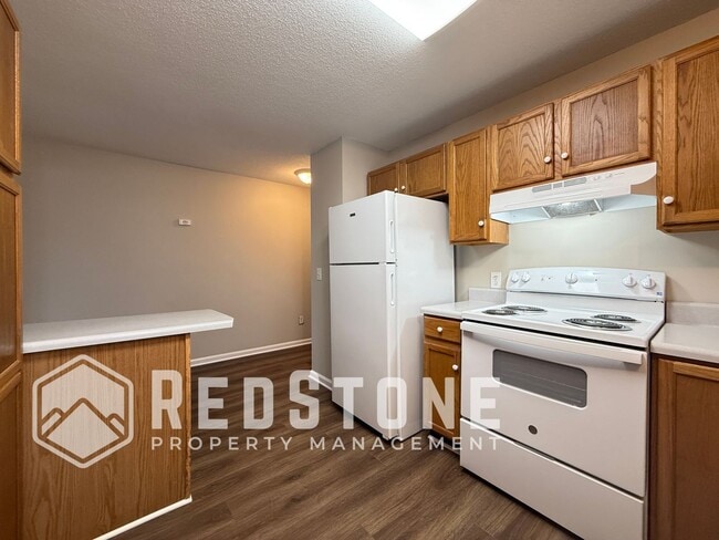 Building Photo - 921 E Haggard Ave