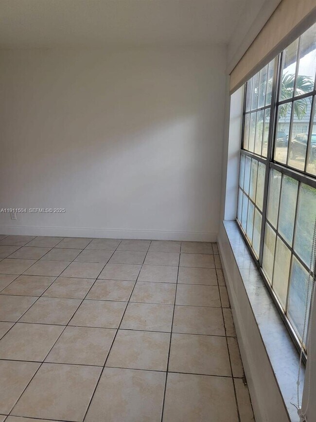 Building Photo - 2554 NW 52nd Ave