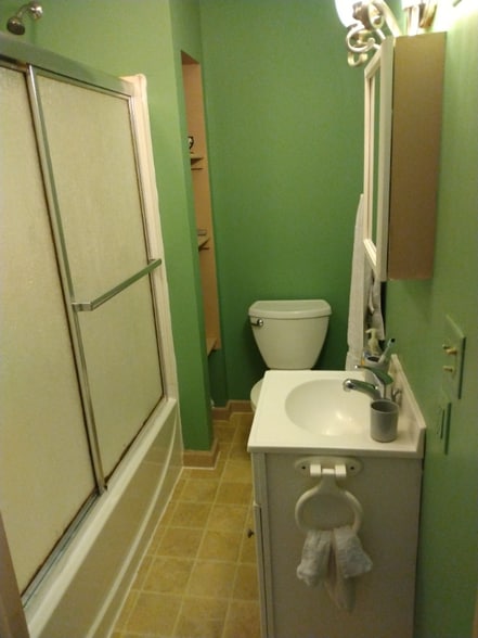 Building Photo - 406 E Lima St