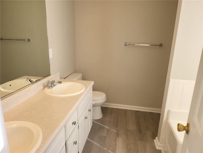 Building Photo - 4365 White Pines Ct