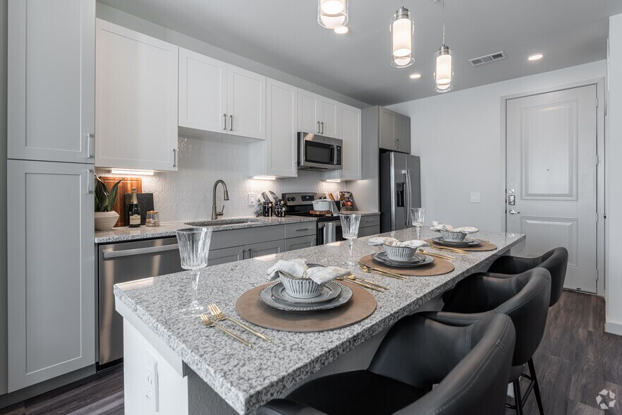 1BR, 1BA - 627SF - Aven at the Cove