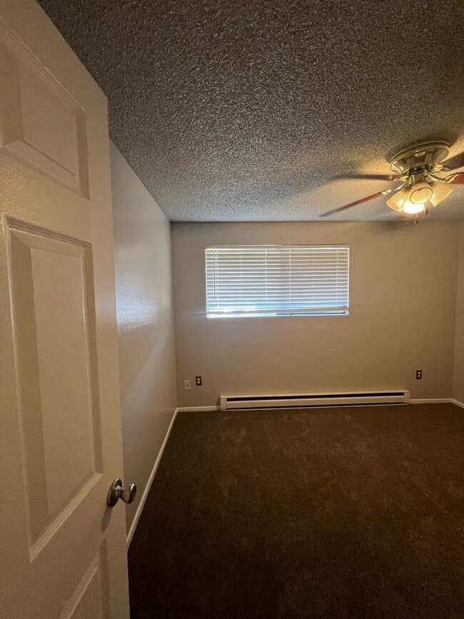 Building Photo - 2122-2124 W Regina Ave