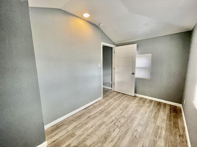 Building Photo - 2127 Park Ave