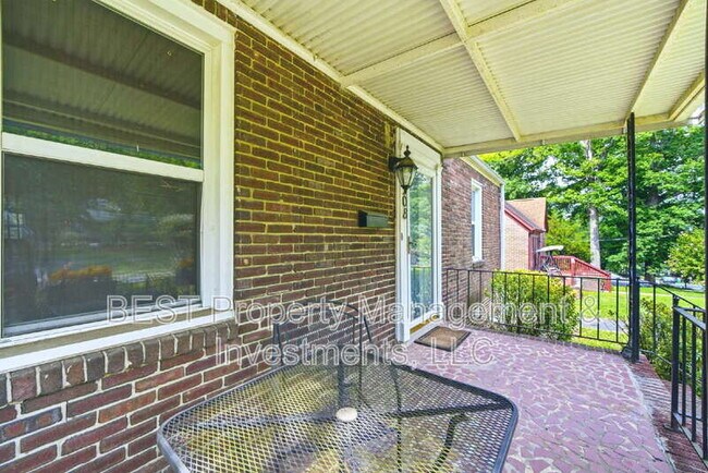 Building Photo - 2208 Wilmore Dr