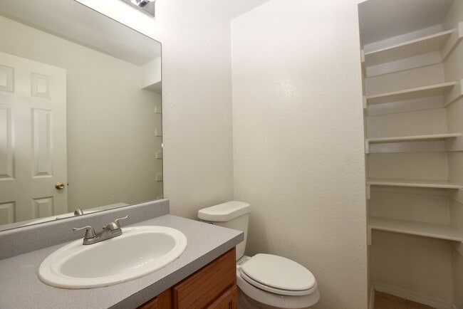 Building Photo - 921-923 Sagewood Trail