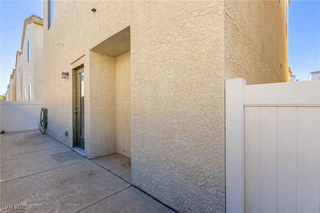 Building Photo - 1274 Willow Village Ave