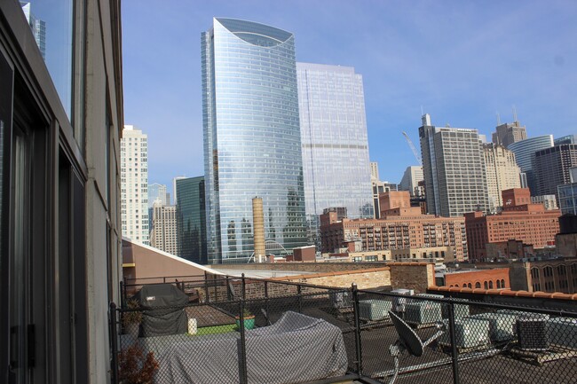 Building Photo - 616 W Fulton St