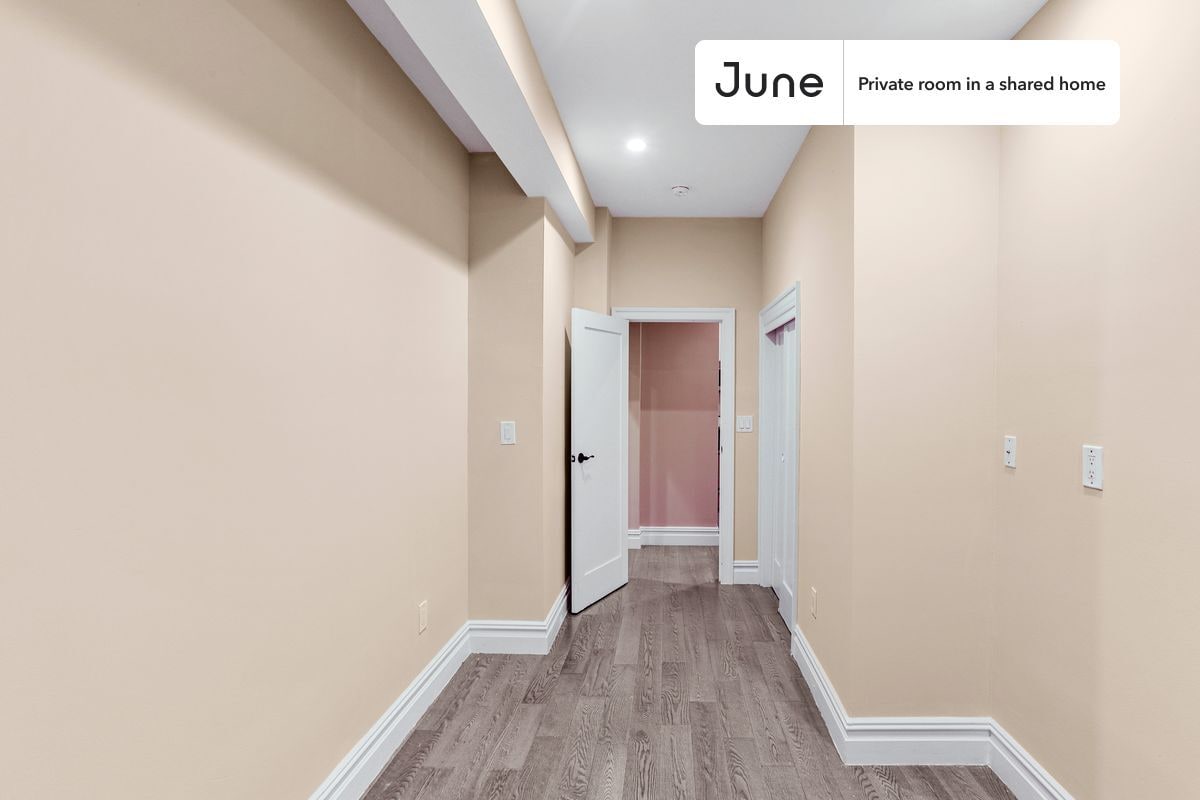 Building Photo - Room in Shared 3 bed/2 bath home