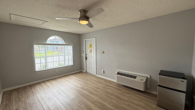 Building Photo - 120 Coco Plum Dr