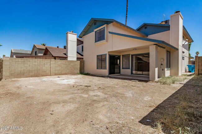 Building Photo - 10023 W Sells Dr