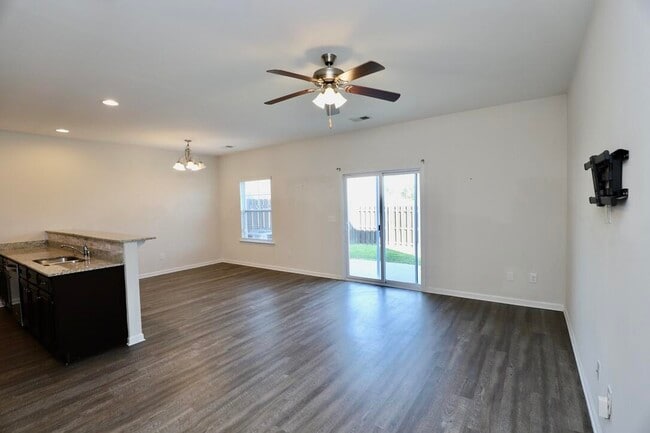 Building Photo - 2943 Old Field Rd