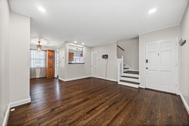Building Photo - 512 Wakefield Dr