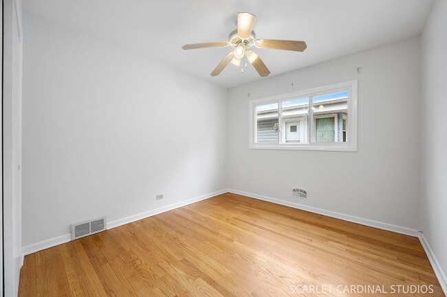 Building Photo - 569 S Park Rd