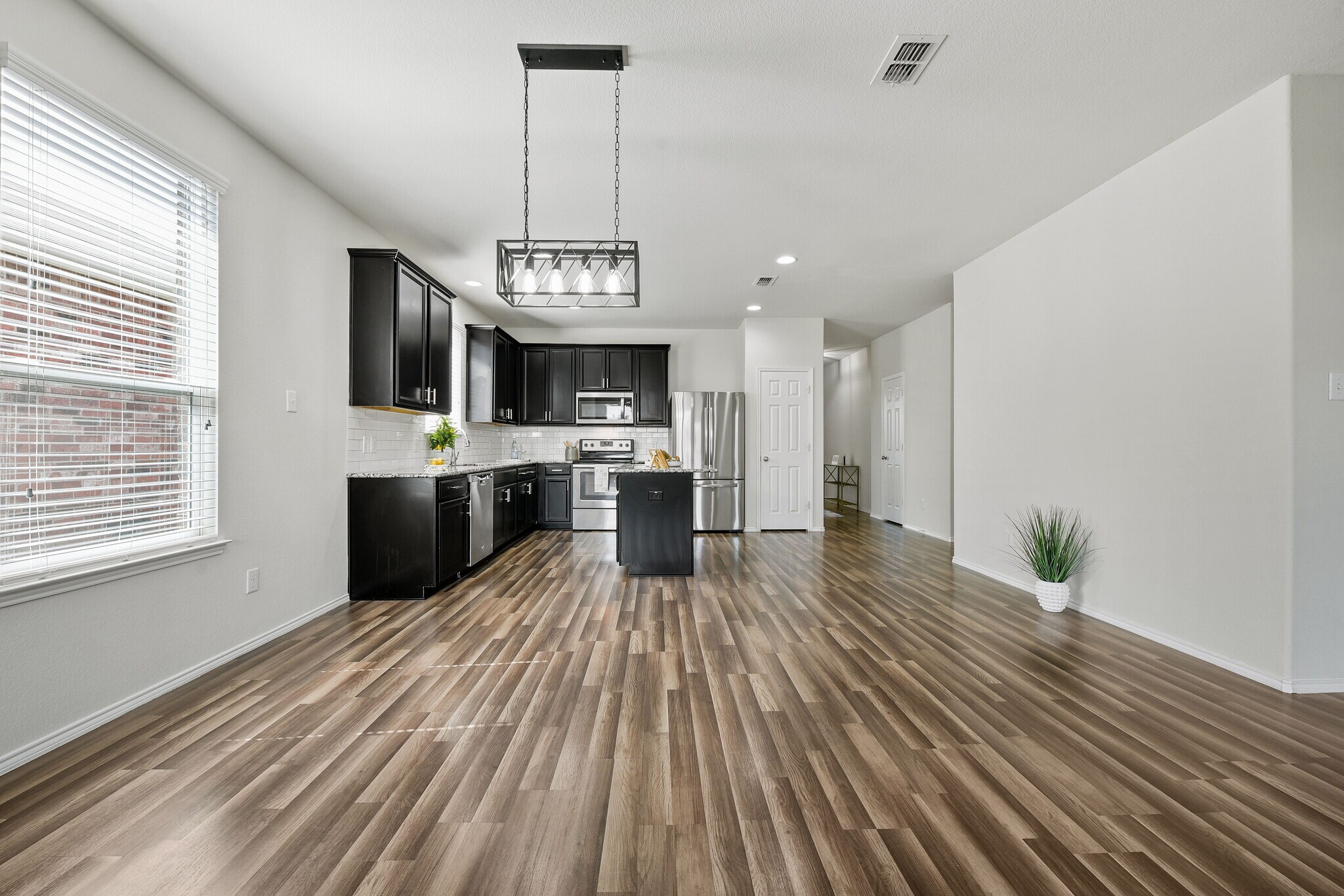 Building Photo - 3104 Montserrat Creek Dr