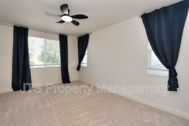 Building Photo - 3403 Oselot Way