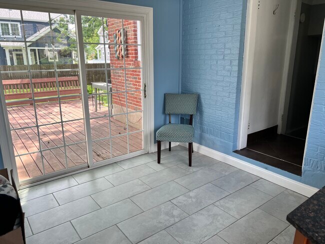 Building Photo - 320 Fairway Ln