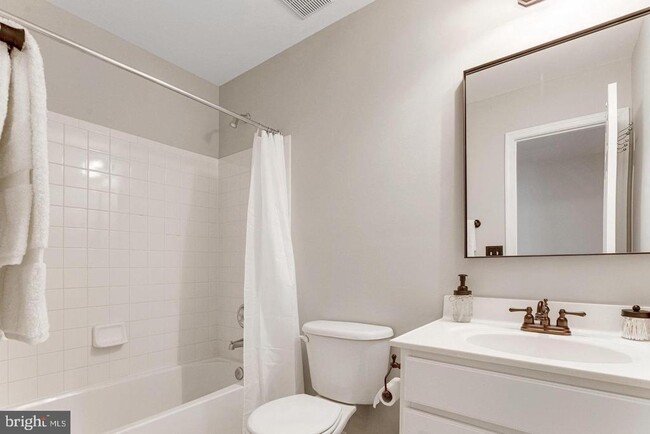 Building Photo - 14220 Madrigal Dr