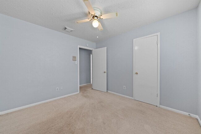 Building Photo - 25310 Pepper Ridge Ln