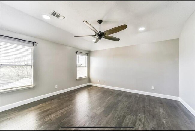 Building Photo - 14723 Bladenboro Dr