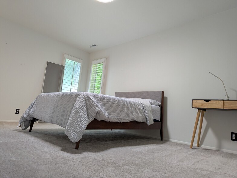 Primary bedroom - 3501 Octavia St