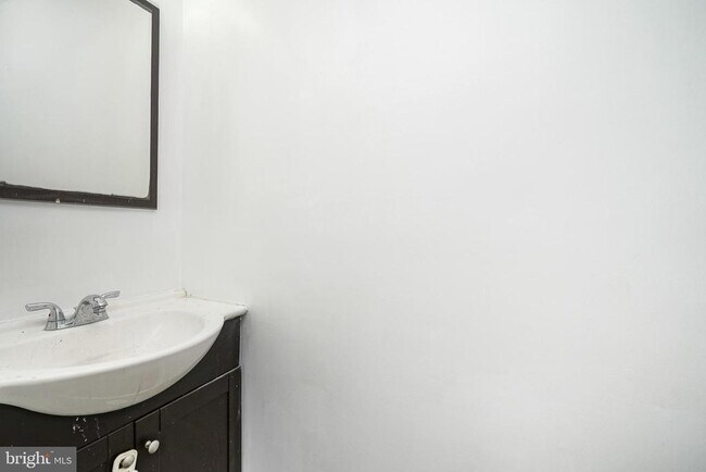 Building Photo - 69 Vanderbilt Ct