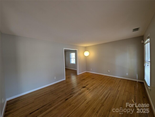 Building Photo - 3331 Donovan Pl