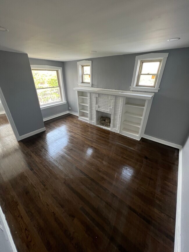 Living Room - 3947 W Van Buren St