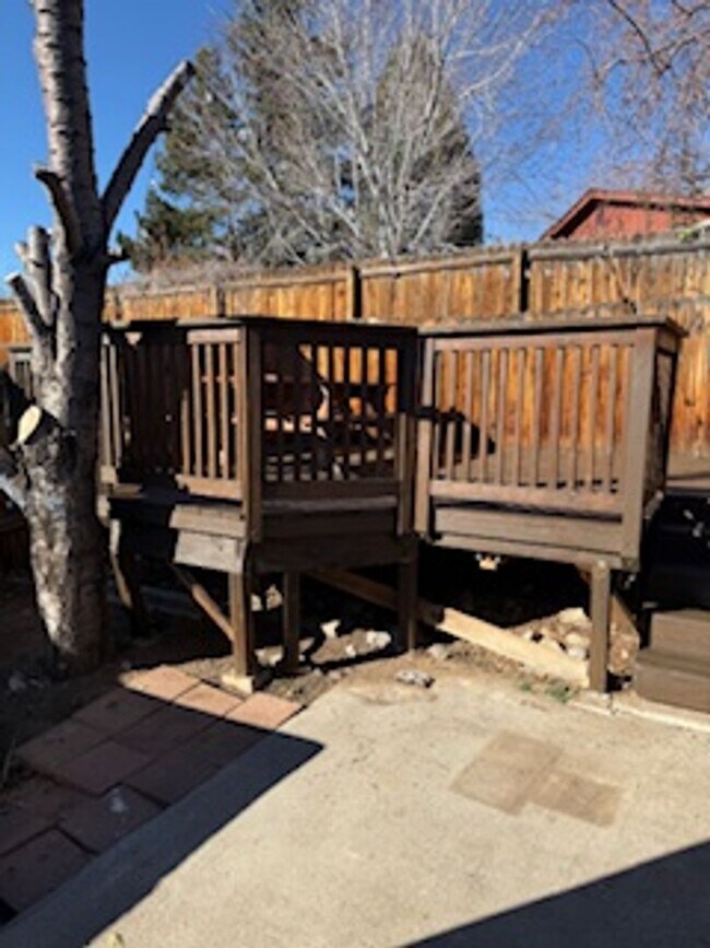 Building Photo - Three Bedroom Home Close to UNR