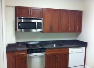 Building Photo - NO FEE - Kenmore 3 BR Apartment - 9/1