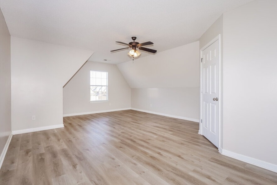 Building Photo - 5810 Bedford Loop E