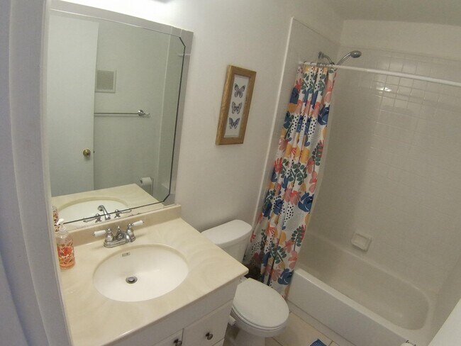 Building Photo - 420 Piedmont I