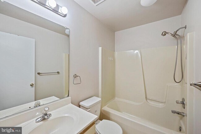 Building Photo - 6702 Mallard Ct