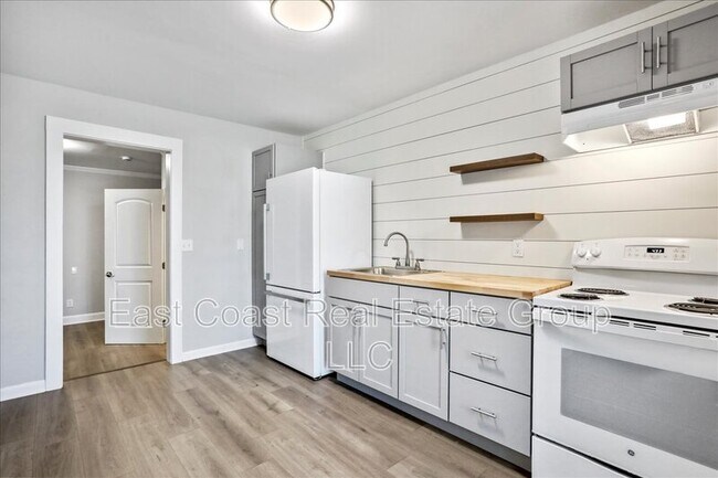 Building Photo - 803 S Potomac St