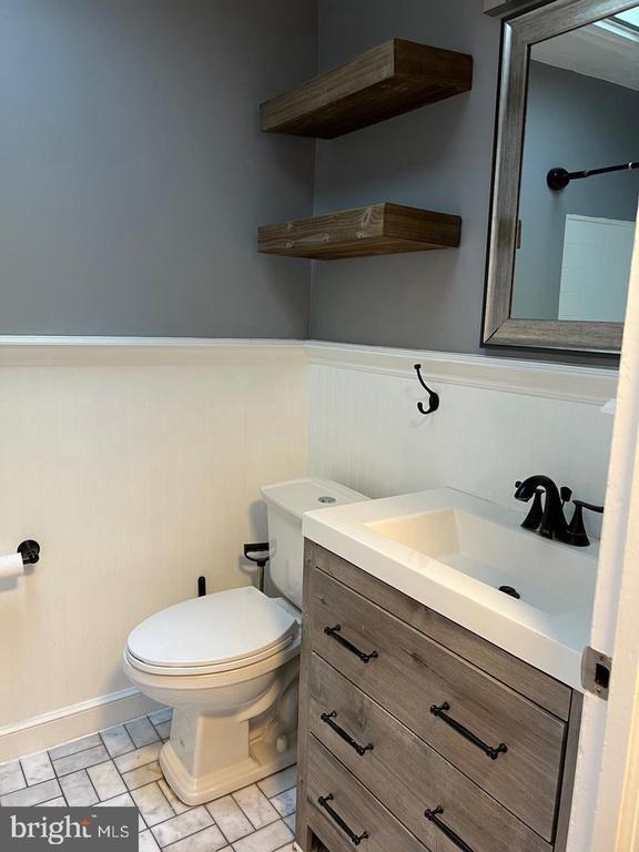 Building Photo - 237 Miner St