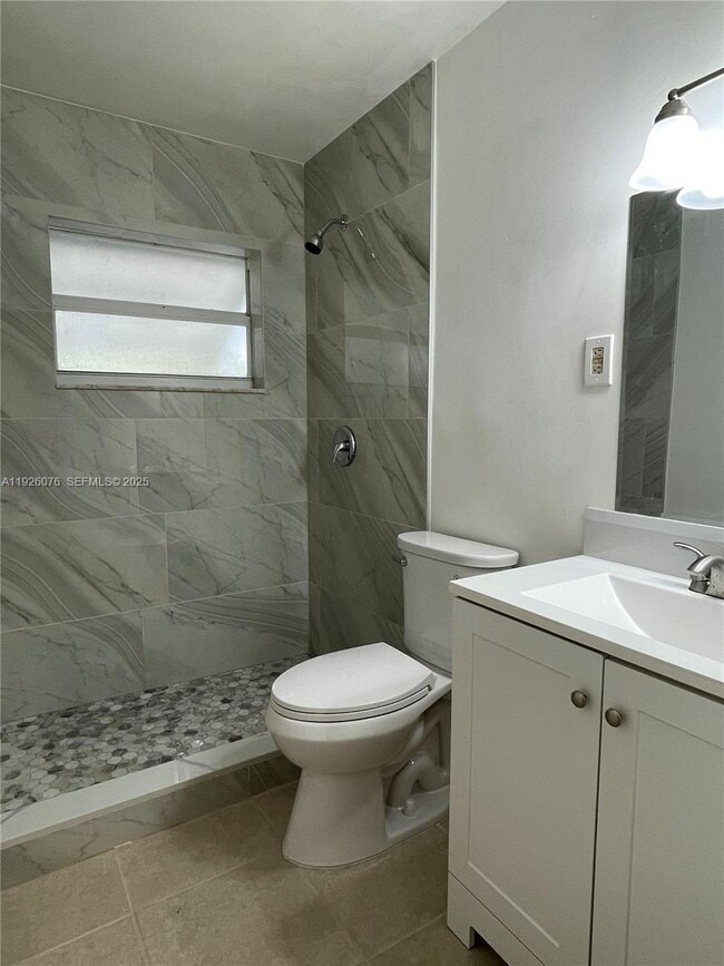 Building Photo - 501 Azalea Ave