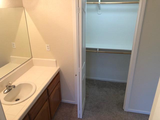 Building Photo - 932 Alpen Dr