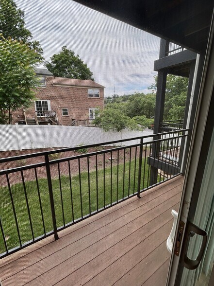 Building Photo - 1390 Hunters Rd