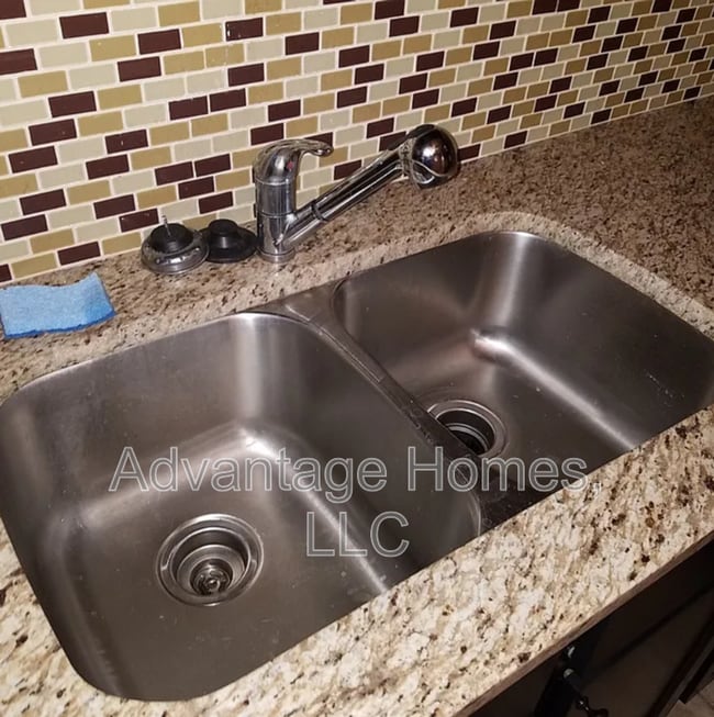 Building Photo - 2176 SW Timbertrace Ln